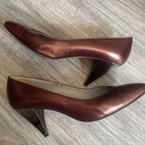Vintage Italian made copper leather gunmetal 3.5" heel shoes in size 8